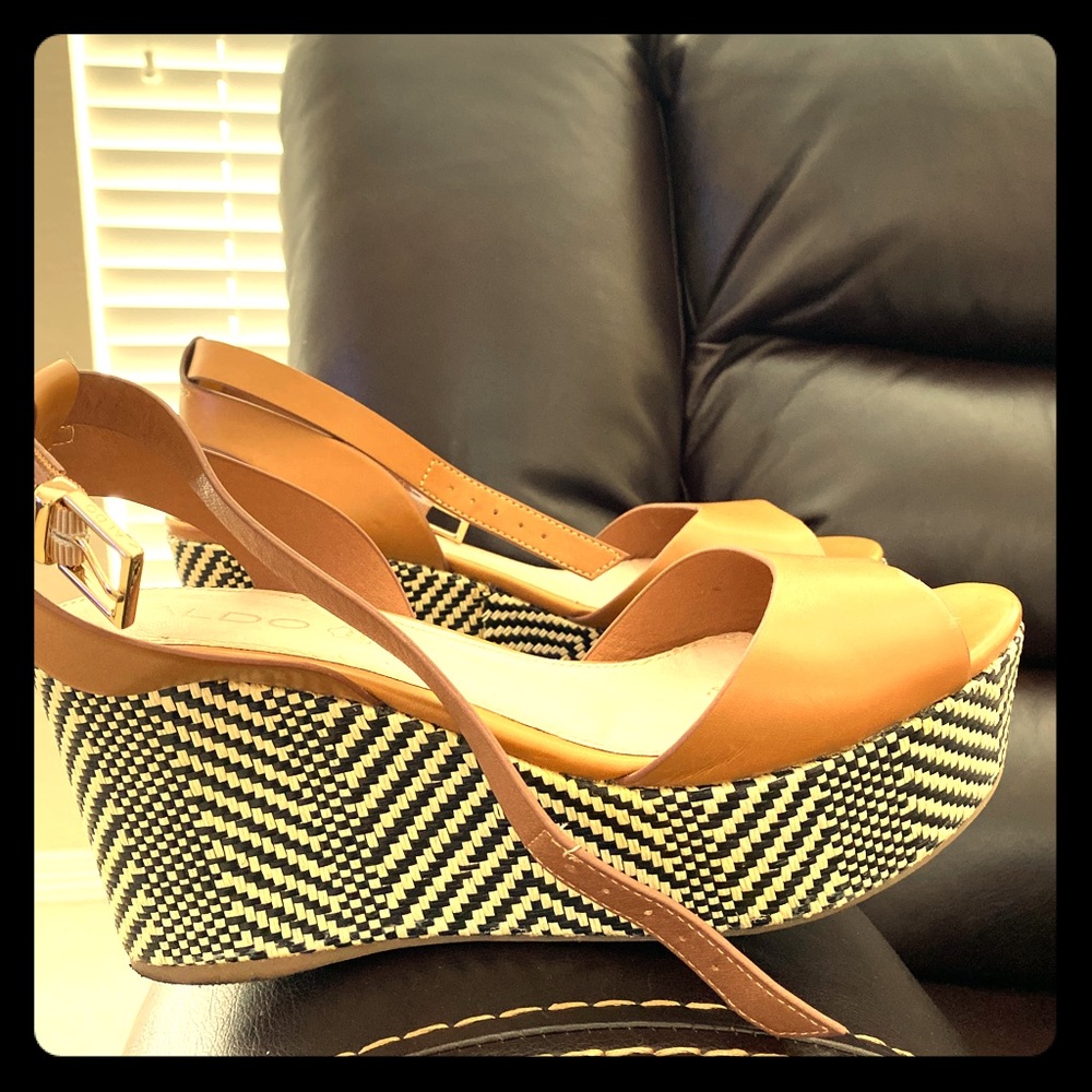 Aldo Wedges!